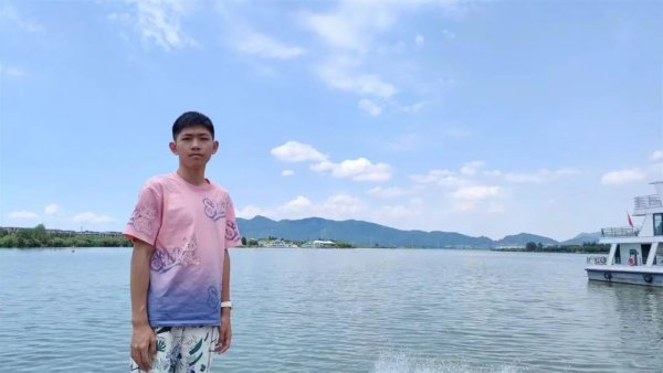 钜阵资本 18岁高中生讲述“缅北惊魂51天”，轻信“背黄金给10万”：被暴晒和毒打